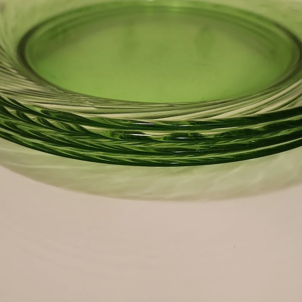 Pyrex Festiva Spring Green Swirl Glass Dinner Plates Set of 4 Vintage - Picture 3 of 5